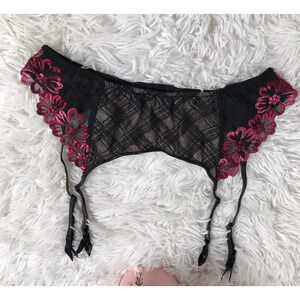 Vintage 2002 Victoria's Secret Rose blk Floral Embroidered Mesh Garter Belt Sz L
